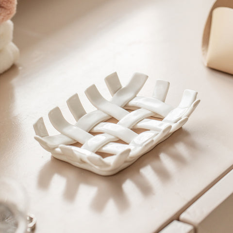 Handcrafted White Ceramic Soap Dish - Nordic Style Draining Soap Tray, Aromatic Soap Holder, Storage Rack, Soap Rest