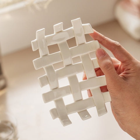 Handcrafted White Ceramic Soap Dish - Nordic Style Draining Soap Tray, Aromatic Soap Holder, Storage Rack, Soap Rest